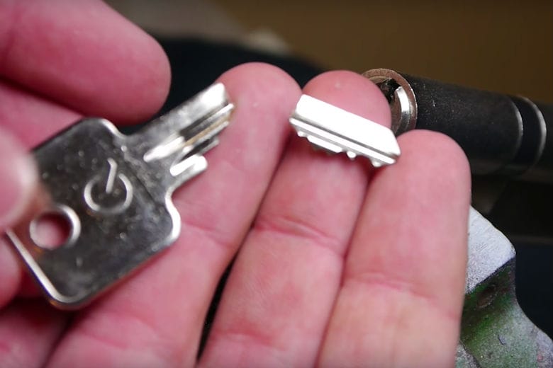 Voici comment retirer une clé cassée d’une serrure : pas besoin d’un serrurier